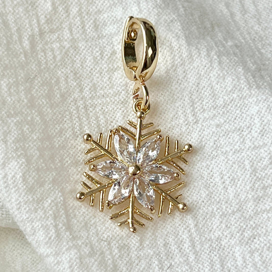 The Almond 14K Thicker Gold Microset Zircon Stone Snowflake Diamond Charm is a stunning representation of winter elegance. Crafted with 14K thicker gold, this charm features intricately set microset zircon stones that sparkle like snowflakes under the light. The snowflake design symbolizes purity, beauty, and the unique beauty of nature, while the diamond accents add a luxurious touch. A perfect piece for adding a bit of frosty magic to your collection, whether worn on its own or paired with other charms. T